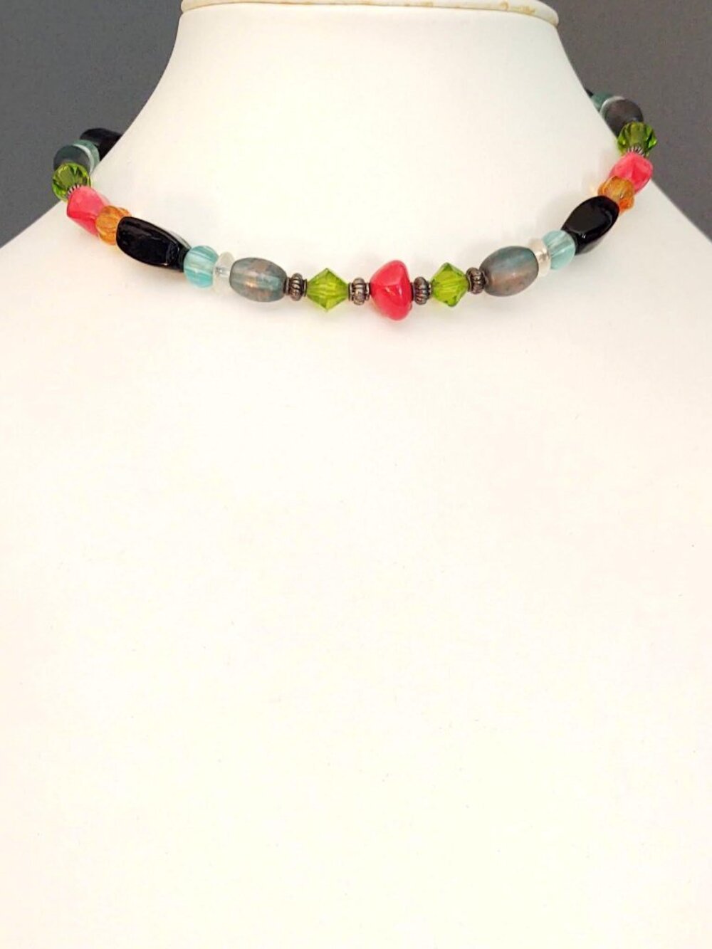 Glass and ceramic memory wire choker necklace